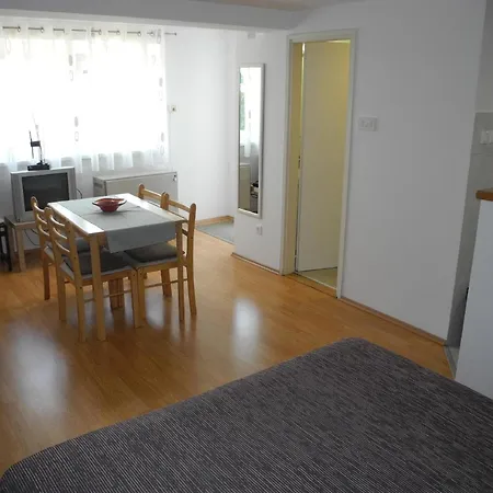 Apartment In Mit Terrasse *