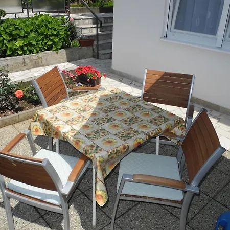 In Mit Terrasse