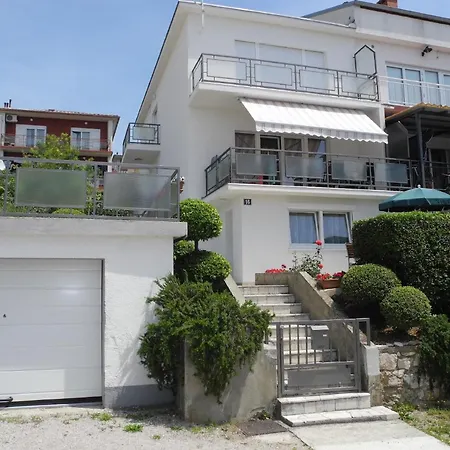 Apartment In Mit Terrasse *