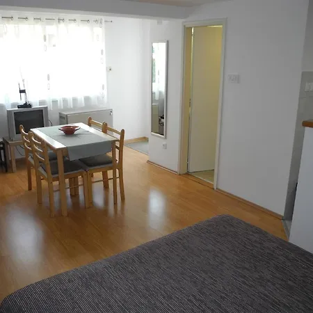 Apartment In Mit Terrasse *